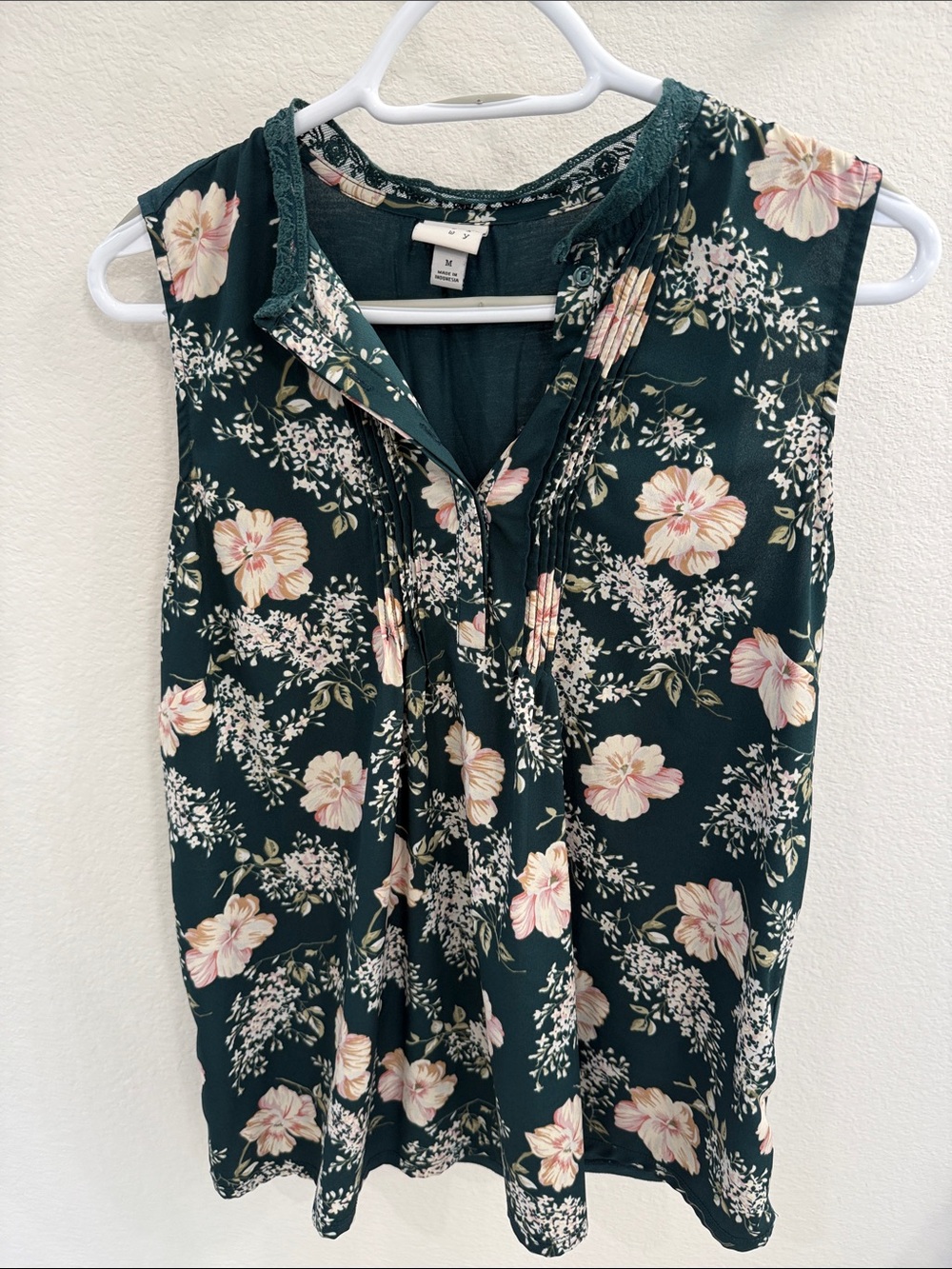 Merona Dark Green Sleeveless Floral Henley Top